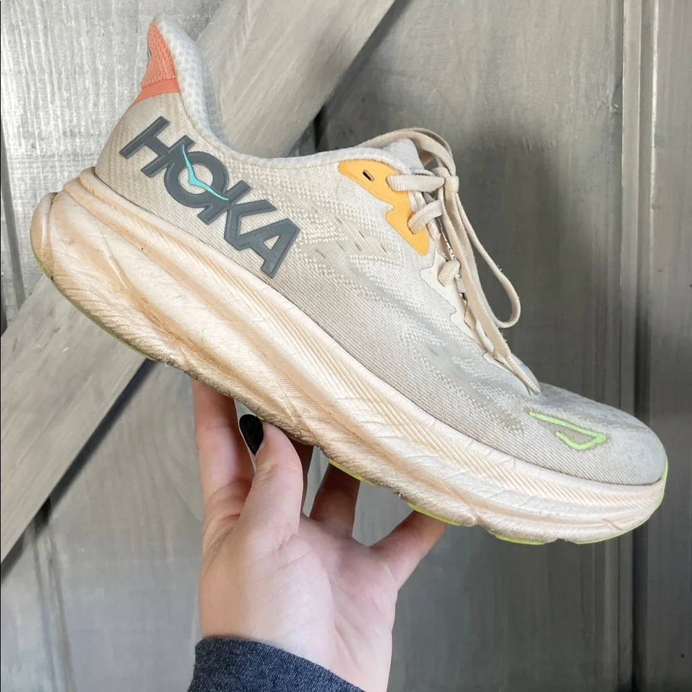 HOKA Clifton Sneaker Size‎ 8.5